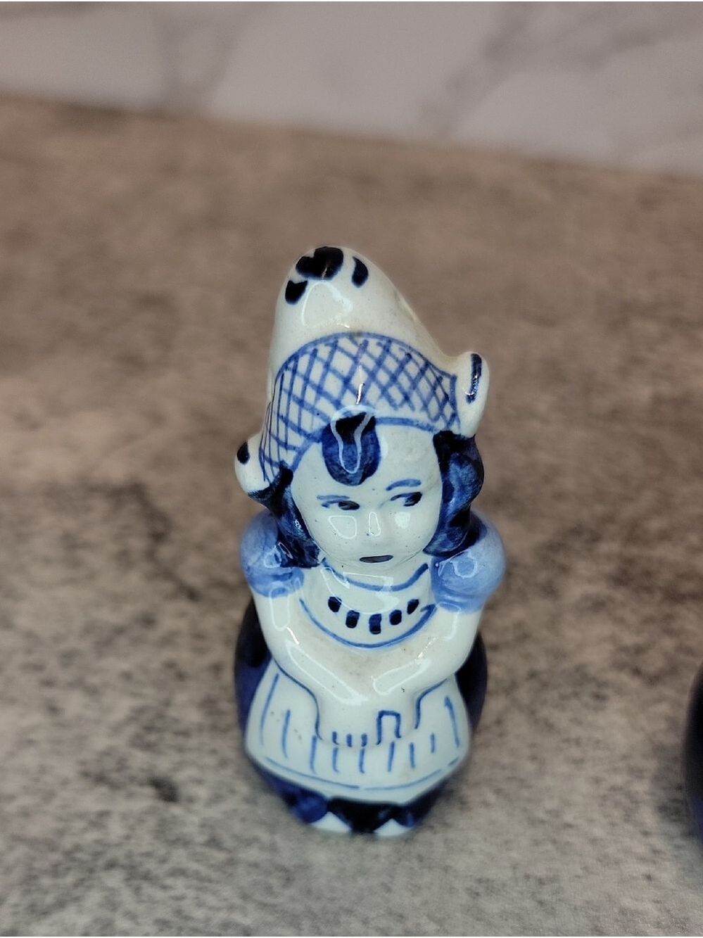 Vintage blue delfts boy and girl couple salt& pepper shaker - Picture 10 of 12